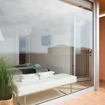 Vakantiehuis Modern House With Private Swimming Pool
